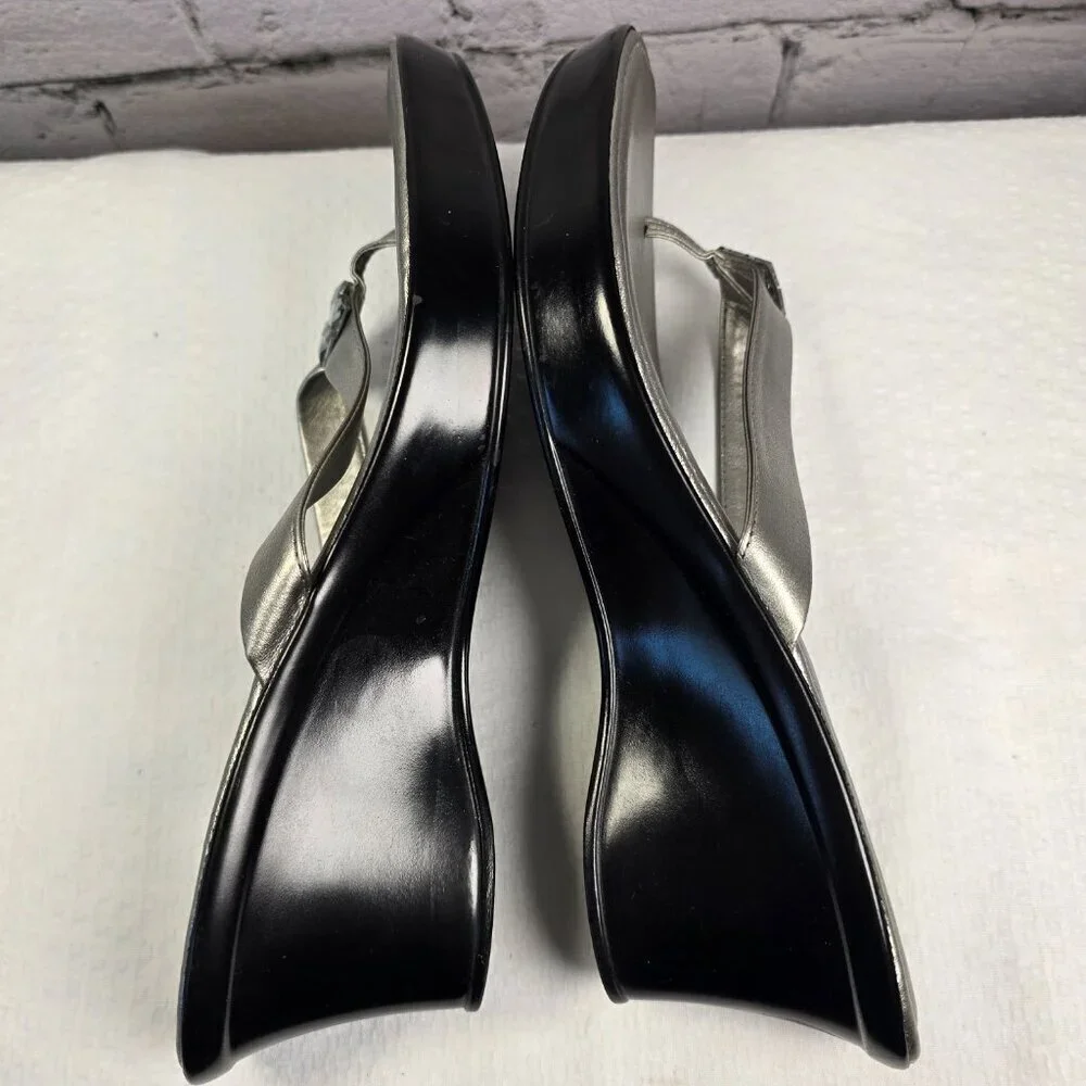 WOMENS ITALIAN SHOEMAKERS THONG WEDGE SANDAL SILVER SIZE 10  EUC - Picture 10 of 10
